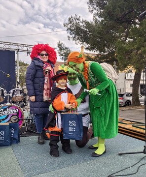 Shrekova sta si za to priložnost omislila spremstvo Obutega mačka.